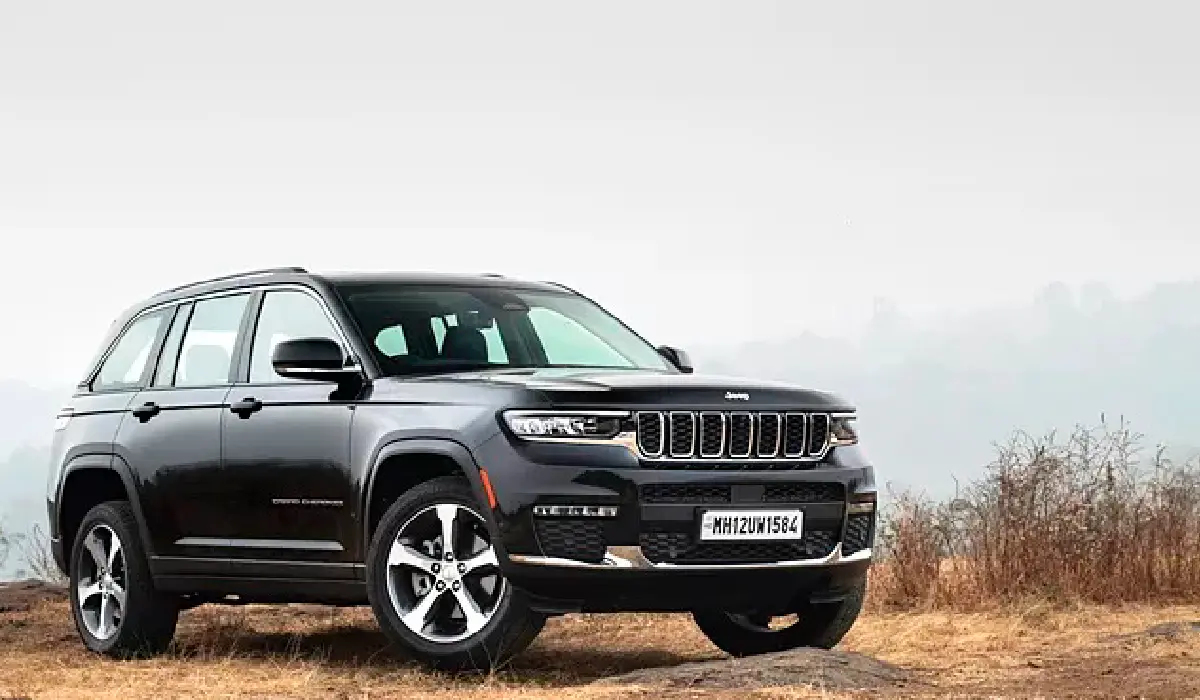 Jeep - Grand Cherokee Summit - Luxury Car Rentals - Preowned Luxury Car - Exclusive Concierge Club.webp